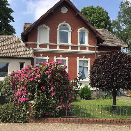 Ferienhaus Us Luett Hus Und Das Zimmer Linde Im Haupthaus Oldenburg Exterior photo