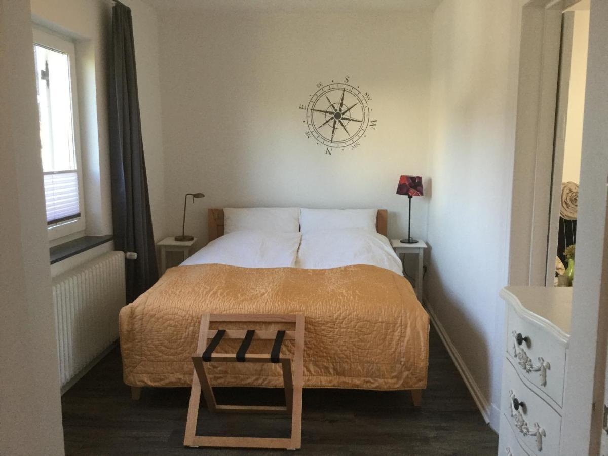 Ferienhaus Us Luett Hus Und Das Zimmer Linde Im Haupthaus Oldenburg Exterior photo