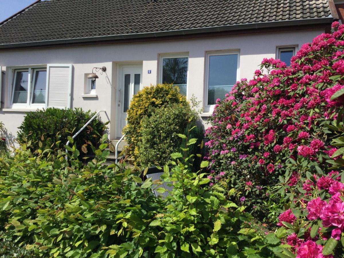 Ferienhaus Us Luett Hus Und Das Zimmer Linde Im Haupthaus Oldenburg Exterior photo