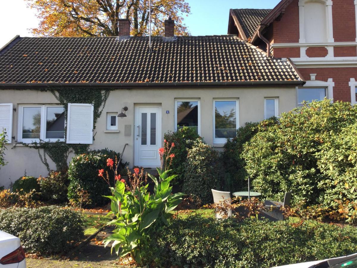 Ferienhaus Us Luett Hus Und Das Zimmer Linde Im Haupthaus Oldenburg Exterior photo